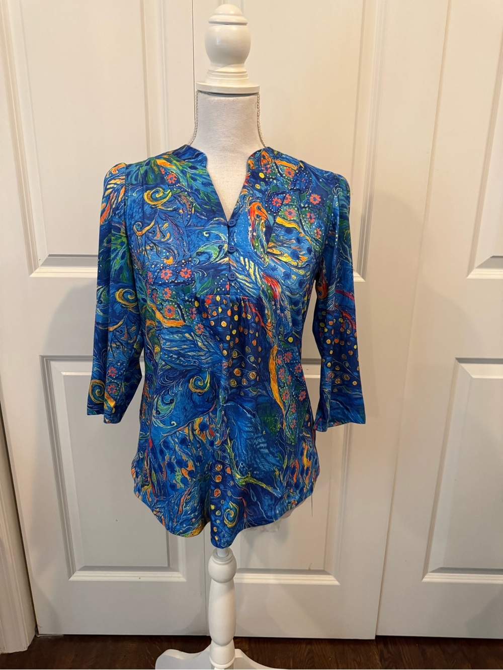 NWT IECCP Blue Peacock Print V-Neck 3/4 Sleeve Tunic Blouse Size S